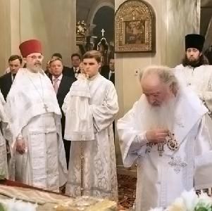 Церковь Успения Божией Матери Новодевичьего монастыря. Митрополит Крутицкий и Коломенский Ювеналий, свящ. Георгий Кочетков Церковь Успения Божией Матери Новодевичьего монастыря. Митрополит Крутицкий и Коломенский Ювеналий, свящ. Георгий Кочетков