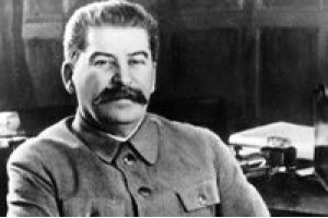 Пишут в блогах: Надо ли пинать мертвого льва? Сталин и теперь живее всех живых...